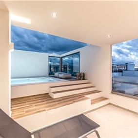 3 bedroom penthouse apartment with pool in Chania town, sleeps 6